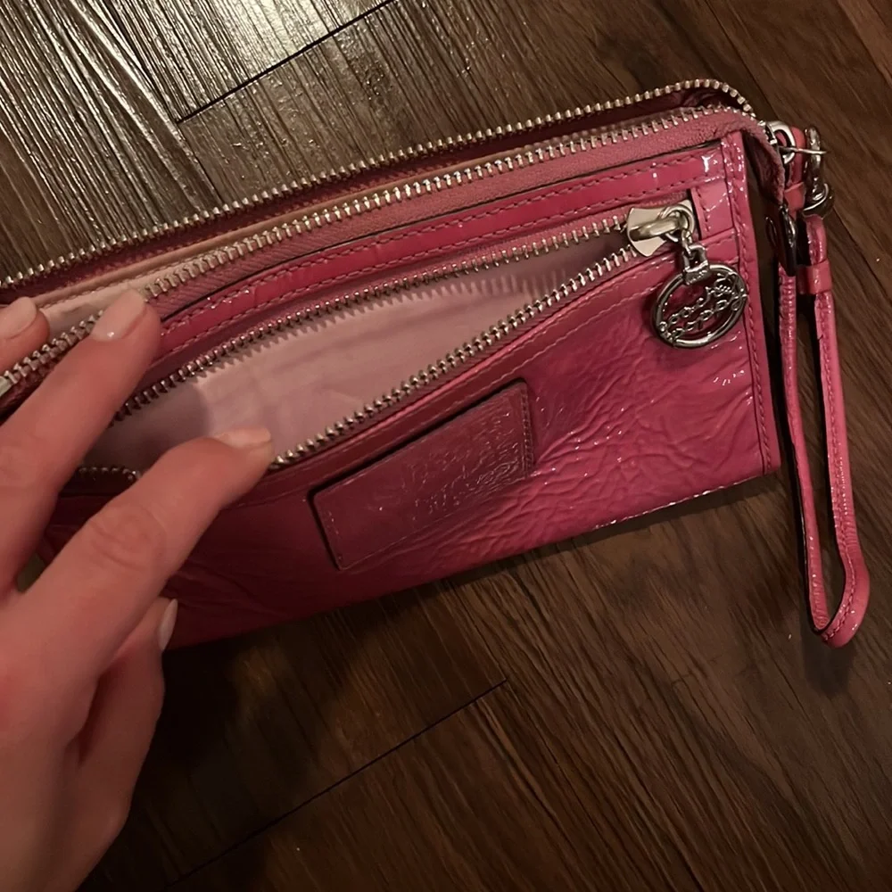 Coach Poppy Wristlet - Picture 3 of 4